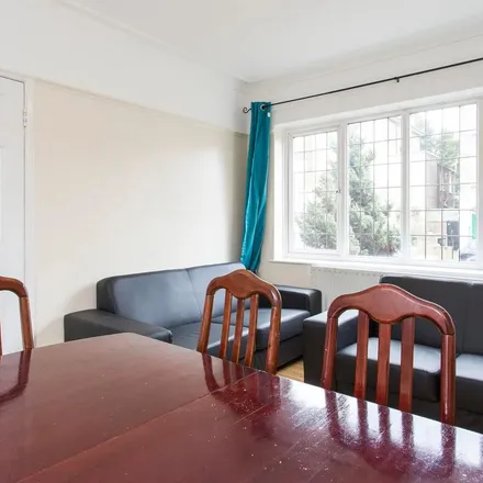 Image 5 - Friars Place Lane, London, W3 7AS, United Kingdom - Apartment for rent
