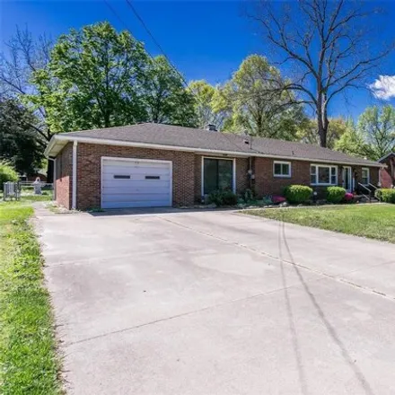 Image 3 - 211 West Airline Court, East Alton, Madison County, IL 62024, USA - House for sale
