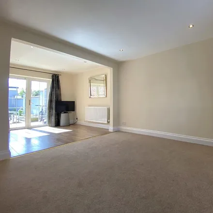 Image 2 - 30 Stephen Close, Pooley Green, TW20 8DR, United Kingdom - Townhouse for rent
