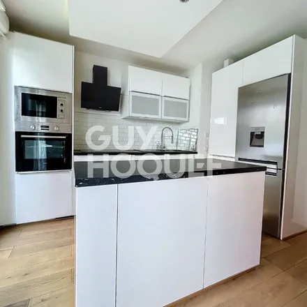 Rent this 3 bed apartment on 1 Boulevard Maxime Gorki in 93240 Stains, France
