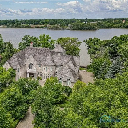 Buy this 6 bed house on 381 Riverside Drive in Rossford, Wood County