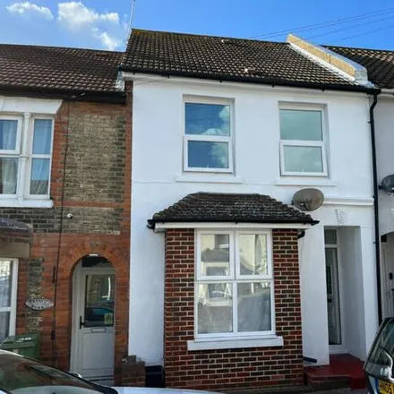 Buy this 3 bed townhouse on Walton Road in Folkestone, CT19 5QR