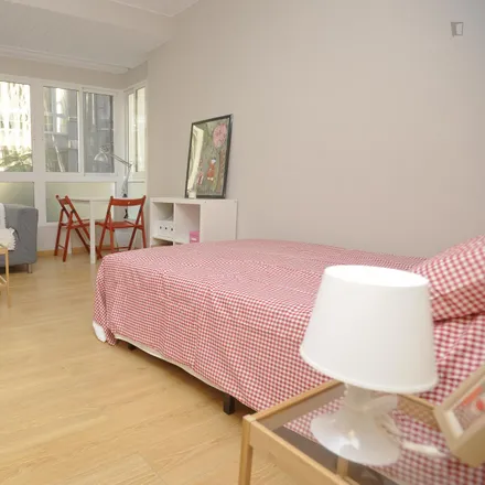 Rent this 6 bed room on Quesomentero Cheesebar in Carrer del Mestre Clavé, 8