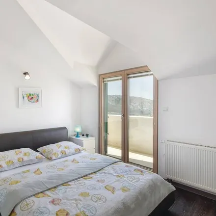 Rent this 5 bed house on Debelo brdo / Klis Grlo 2:00h / Lugarnica in Žrnovnica - Lugarnica, 21251 Žrnovnica