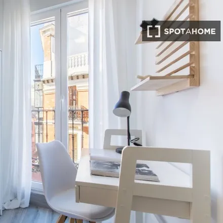 Rent this 8 bed room on Madrid in Hostal París, Calle de la Montera