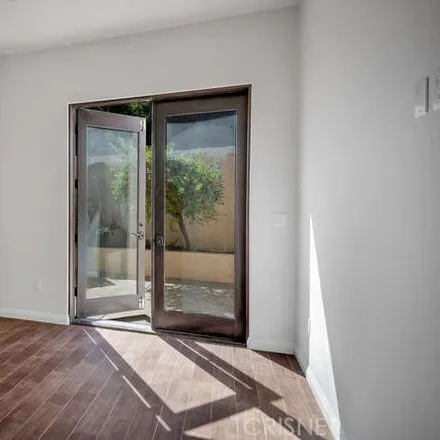 Image 9 - 6920 Woodrow Wilson Drive, Los Angeles, CA 90068, USA - House for sale