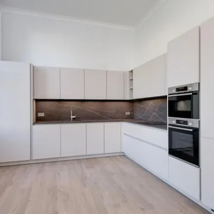 Rent this 3 bed apartment on 10 Belsize Park in London, NW3 4DU