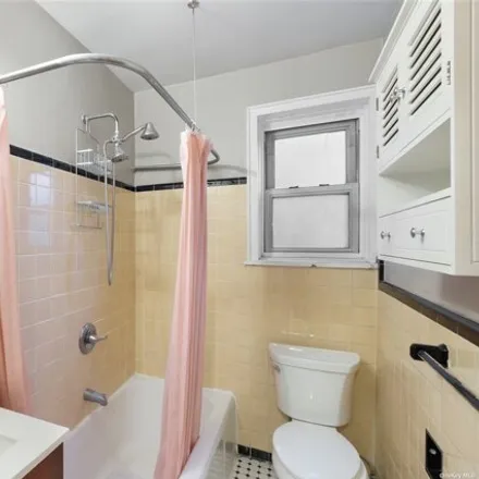 Image 9 - 48-17 42nd Street, New York, NY 11377, USA - Apartment for sale