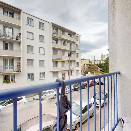 Rent this 3 bed apartment on 27 Rue Henri Dunant in 38100 Grenoble, France