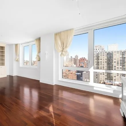 Image 2 - The Saville, East 77th Street, New York, NY 10021, USA - Apartment for rent
