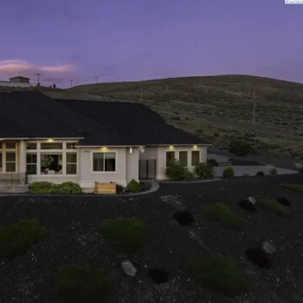 Buy this 3 bed house on Skyline Trail in Badger Mountain South, WA 99352