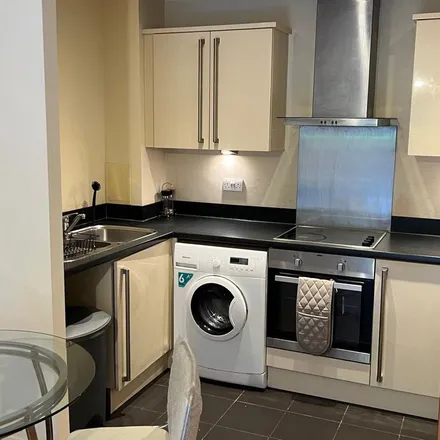 Image 7 - Wealden House, Talwin Street, Bromley-by-Bow, London, E3 3NF, United Kingdom - Apartment for rent
