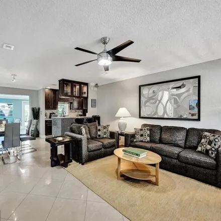 Image 9 - 281 Southeast 13th Street, Coral Manor, Deerfield Beach, FL 33441, USA - House for sale