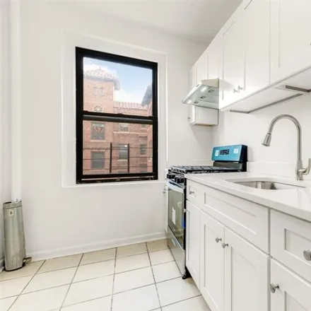 Image 7 - 62-64 Saunders Street, New York, NY 11374, USA - Apartment for sale