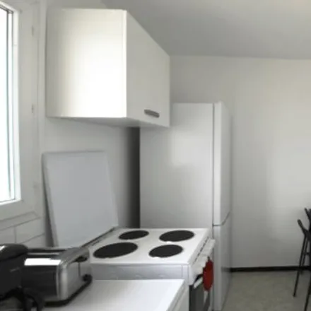 Image 7 - Tour Giralda, 2-4 Square Vitruve, 75020 Paris, France - Room for rent