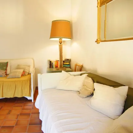 Rent this 1 bed townhouse on Route de Vacqueyras in 84190 Beaumes-de-Venise, France