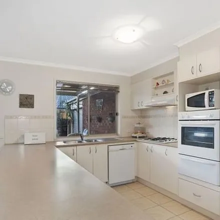 Image 8 - Minak Close, Narre Warren South VIC 3805, Australia - Apartment for rent
