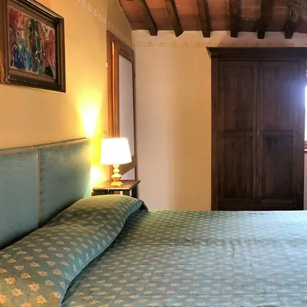 Rent this 5 bed house on Trequanda in Podere Boscarello, Strada Provinciale Trequanda Pecorile