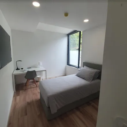 Rent this 24 bed apartment on António Cândido in Rua António Cândido, 4200-534 Porto