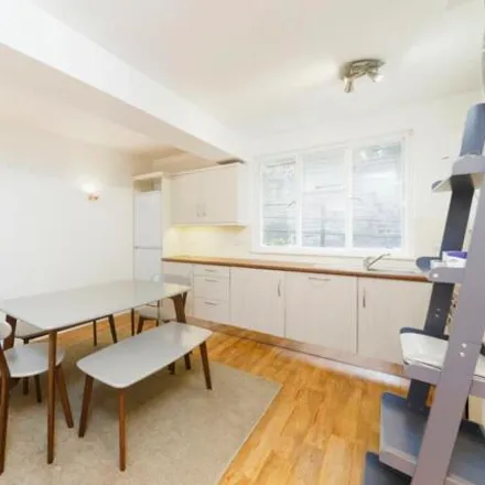 Image 6 - Derwent Court, Cecile Park, London, N8 9AR, United Kingdom - Apartment for sale