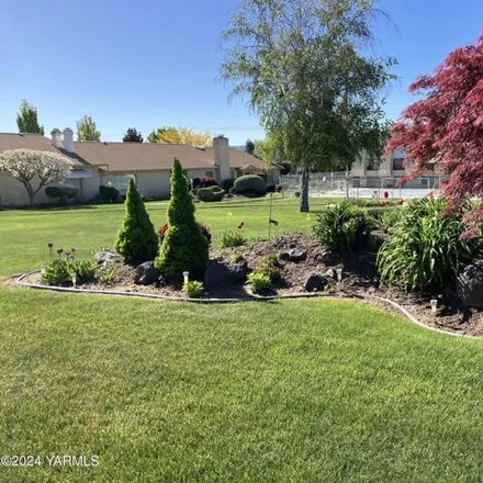Buy this 2 bed townhouse on 161 North 58th Avenue in Yakima, WA 98908