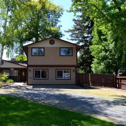 Buy this 5 bed house on 1602 Crown Avenue in Medford, OR 97504