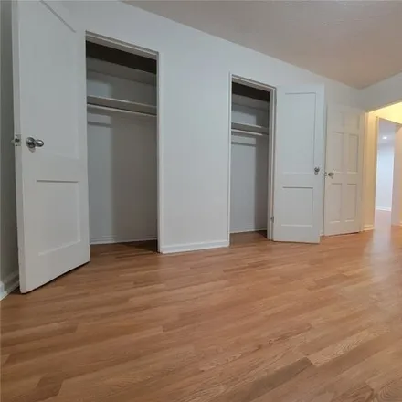 Image 6 - 67-66 223rd Place, New York, NY 11364, USA - Apartment for sale