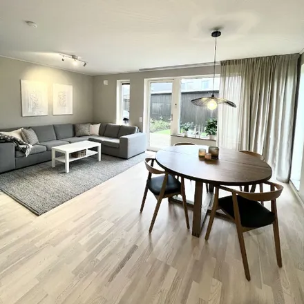 Rent this 5 bed apartment on Kärnvedsgatan in 431 21 Mölndals kommun, Sweden