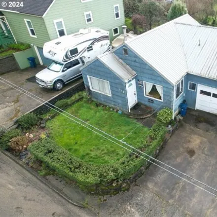 Buy this 2 bed house on 771 East 10th Street in Coquille, Coos County
