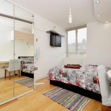 Rent this 4 bed apartment on 35-62 Old Church Road in Ratcliffe, London
