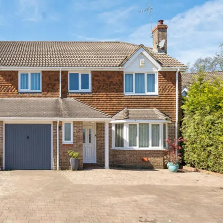 Buy this 5 bed house on Britannia Gardens in Hedge End, SO30 2RN