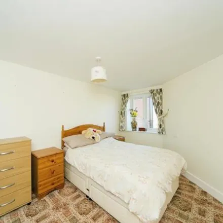 Image 7 - Jevington Gardens, Eastbourne, BN21 4HH, United Kingdom - Apartment for sale