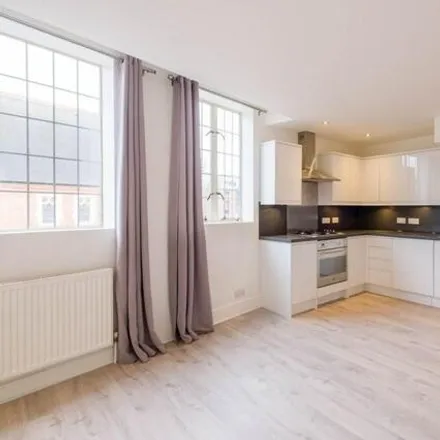 Image 3 - Russell Hill Place, London, CR8 2YX, United Kingdom - Apartment for rent