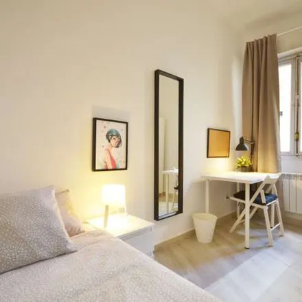 Image 5 - Madrid, Carrefour Express, Calle del Arcipreste de Hita, 28015 Madrid - Apartment for rent