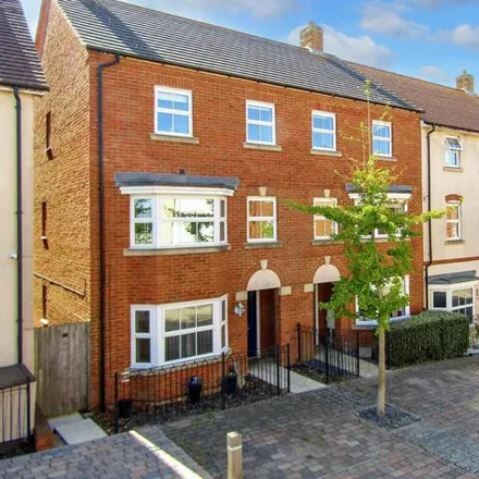 Buy this 3 bed townhouse on Bluebell Road in Cheeseman's Green, TN23 3GJ