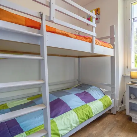 Rent this 5 bed house on Cimetière de Plouhinec in 29780 Plouhinec, France