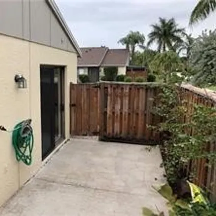 Image 9 - Cedar Bend Drive, Fort Myers, FL 33919, USA - Townhouse for sale