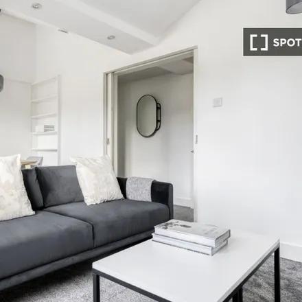 Rent this 3 bed apartment on 31 Upper Montagu Street in London, W1H 1LJ
