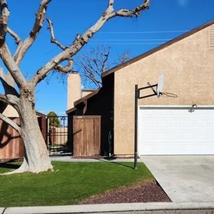 Buy this 3 bed house on 1900 Ocean View Drive in Bakersfield, CA 93307
