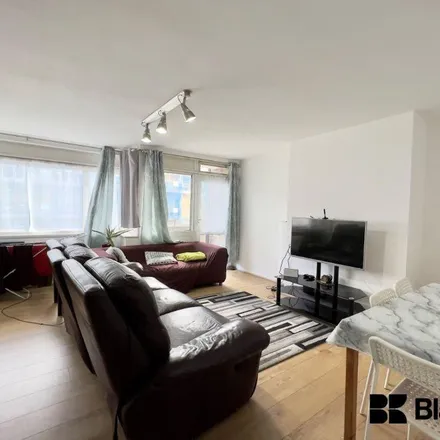 Rent this 3 bed apartment on Rivet House in Cooper's Road, London