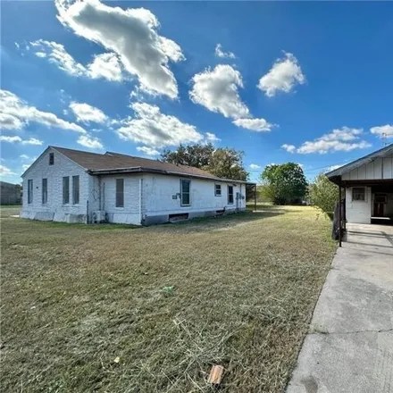 Image 4 - 100 North Cedar Avenue, Bishop, TX 78343, USA - House for sale