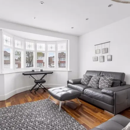 Rent this 4 bed apartment on 148 Willow Road in London, EN1 3AU