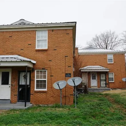 Buy this 12 bed house on 688 East McLemore Avenue in Memphis, TN 38106