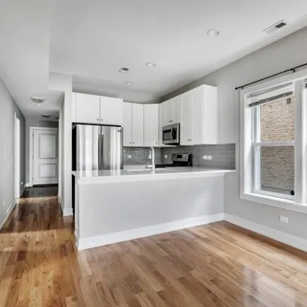 Image 8 - 3622 West Franklin Boulevard, Chicago, IL 60624, USA - House for sale