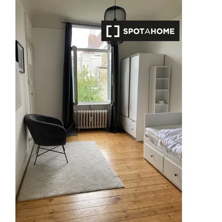 Rent this 2 bed room on Avenue d'Auderghem - Oudergemlaan 215 in 1040 Etterbeek, Belgium