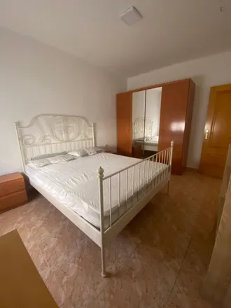 Rent this 3 bed room on Carrer de Xulilla in 7, 46011 Valencia