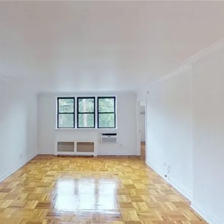 Image 4 - 37-30 73rd Street, New York, NY 11372, USA - Apartment for sale