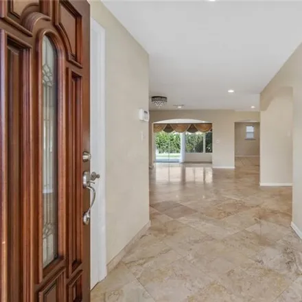 Image 4 - Alley ‎90762, Los Angeles, CA 91307, USA - House for sale