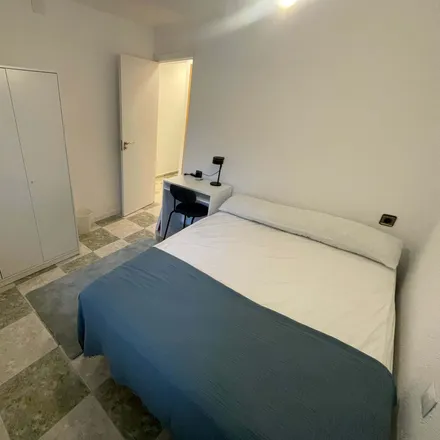 Rent this 7 bed room on Plaza de Miraflores in 8, 29011 Málaga
