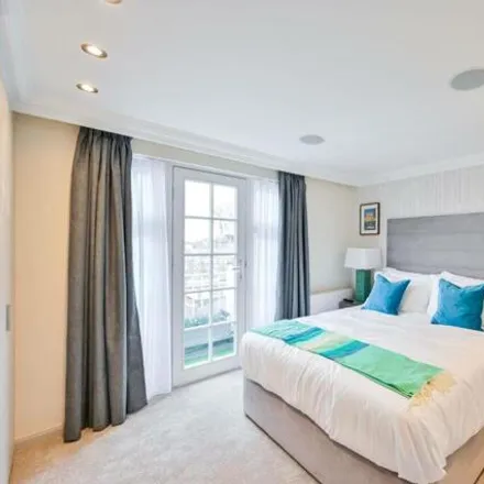 Image 9 - Suzanne Neville, 29 Beauchamp Place, London, SW3 1NZ, United Kingdom - House for rent